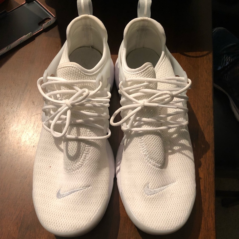 White Nike Presto’s Size 10